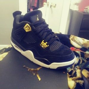 Air Jordan Retro 4's "Royalty" size 6.5 Youth